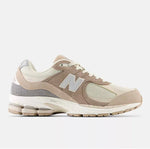 Sneakers 2002R Protection Cream - photo 1/5 - UrbanDrip
