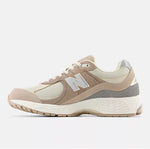 Sneakers 2002R Protection Cream - photo 3/5 - UrbanDrip