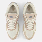 Sneakers 2002R Protection Cream - photo 4/5 - UrbanDrip