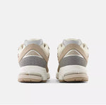 Sneakers 2002R Protection Cream - photo 5/5 - UrbanDrip